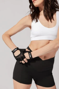 Luxe Mesh Training Gloves - Black Dot -Popflex Clothing Shop 4.14.PopflexPhotoshoot0202 Edit