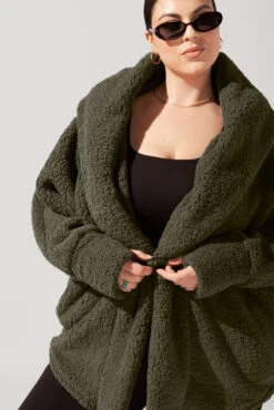 Faux Sherpa Cocoon Coat - Olive 12 Faux Sherpa Cocoon Coat - Olive -Popflex Clothing Shop ArleneOutfit1 0435 Edit