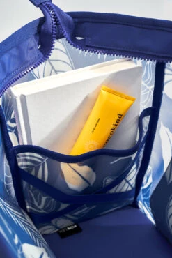 Big Beach Carryall Bag - Blue Palm 22 Big Beach Carryall Bag - Blue Palm -Popflex Clothing Shop BeachBags00007 Edit c5b2cbf6 9b56 4186 b59a a143e54e96e5