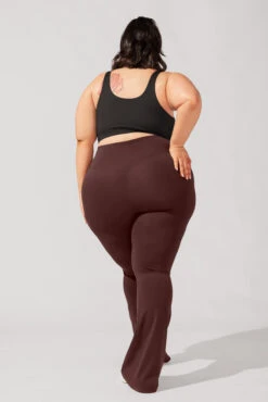 Crisscross Hourglass® Flared Leggings With Pockets - French Roast 13 Crisscross Hourglass® Flared Leggings With Pockets - French Roast -Popflex Clothing Shop BrookeOutfit4 38227 Edit