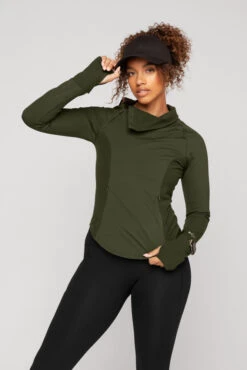 Chasing Pavements Mockneck Pullover - Evergreen -Popflex Clothing Shop ChasingPavementsLongSleeveRunningTop Evergreen B1003 03414 Edit