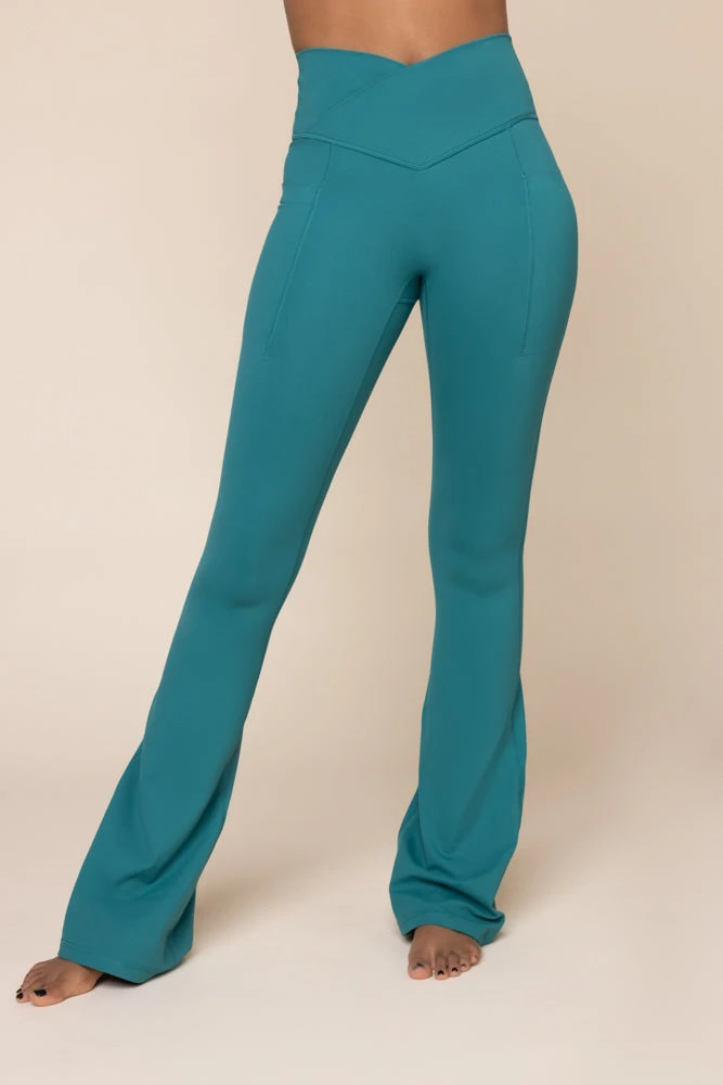 Crisscross Hourglass® Flared Leggings With Pockets - Emerald 5 Crisscross Hourglass® Flared Leggings With Pockets - Emerald - Image 5