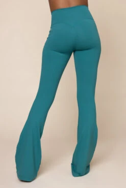 Crisscross Hourglass® Flared Leggings With Pockets - Emerald 13 Crisscross Hourglass® Flared Leggings With Pockets - Emerald -Popflex Clothing Shop CorsetBra BlueIris 1021 CrisscrossHourglassFlare MermaidGreen C1030 02191 Edit