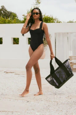 Big Beach Carryall Bag - Midnight Palm 18 Big Beach Carryall Bag - Midnight Palm -Popflex Clothing Shop SamaraOutfit2 42435 Edit 17ff1400 a6c3 4214 9b96 7d6764689f6e