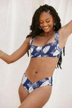Boardwalk Bombshell Bikini Top - Blue Palm 15 Boardwalk Bombshell Bikini Top - Blue Palm -Popflex Clothing Shop SamaraOutfit3 42734 Edit e3242089 7c11 40a4 b3c0 64731f7dcce1