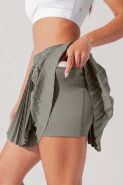 Ace ‘em Pleated Skort - Rustic Olive -Popflex Clothing Shop VensusSkort RusticOlive H1002 0984 Edit 1