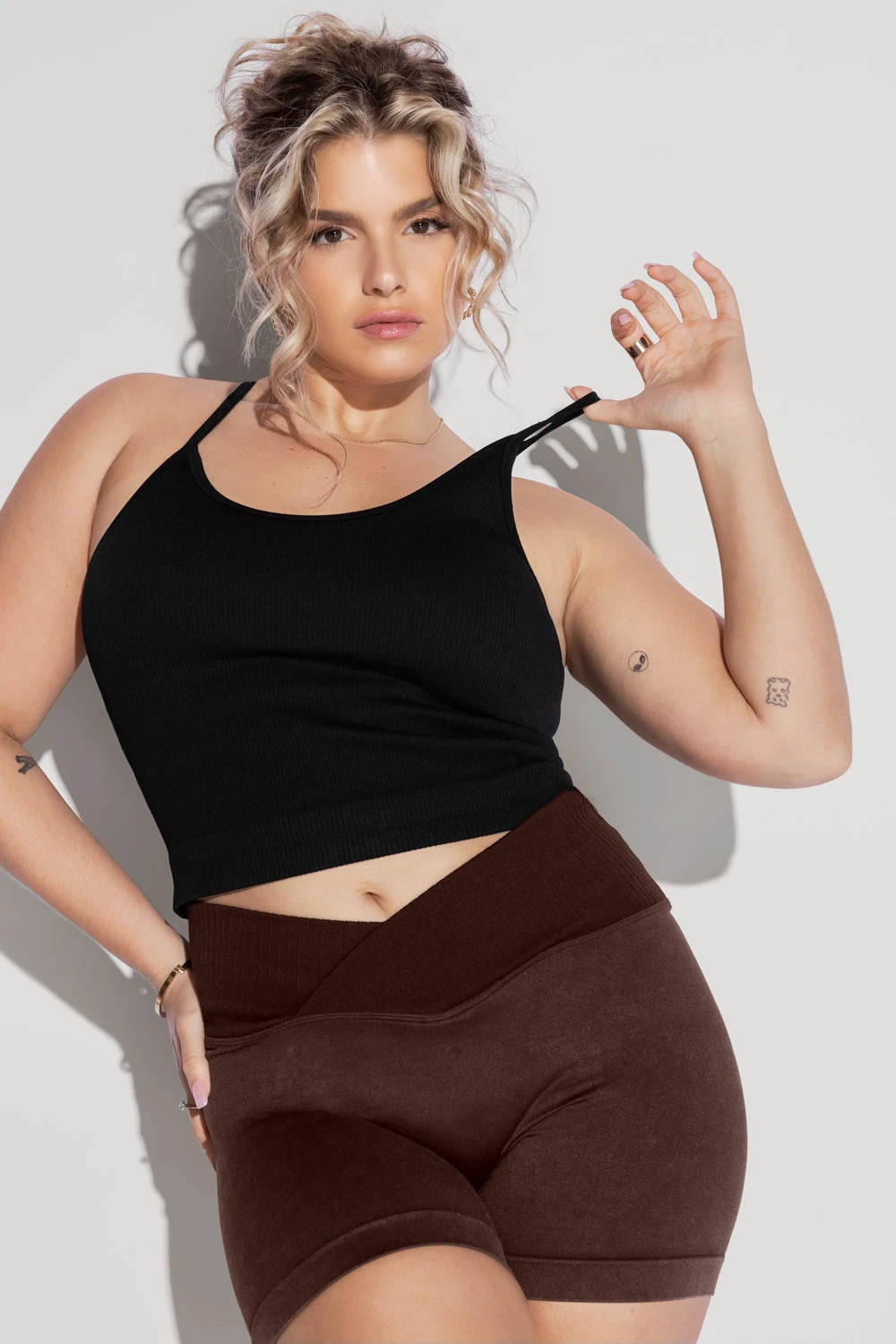 What's The Scoop Seamless Crop Tank - Black 2 What's The Scoop Seamless Crop Tank - Black - Image 2