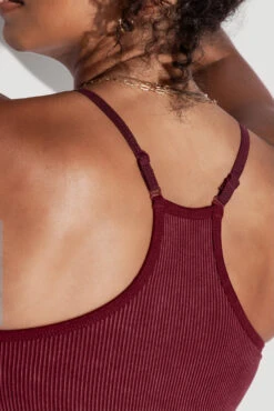 What's The Scoop Seamless Crop Tank - Garnet 12 What's The Scoop Seamless Crop Tank - Garnet -Popflex Clothing Shop What stheScoopTank Garnet SSShorts Black 0921 Edit